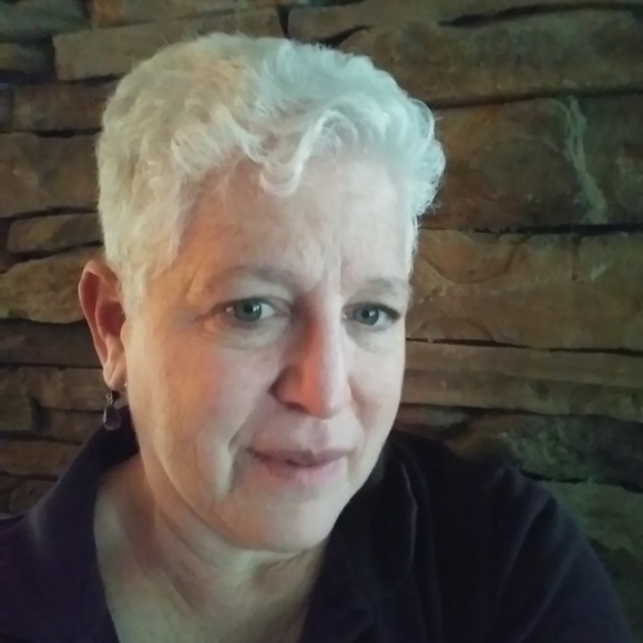 Meet your Posher, Cindy - Picture 2 of 6